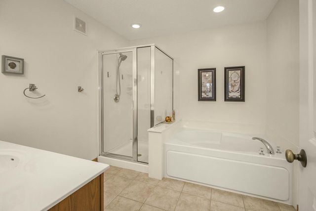 1691 Village Trail E 7, Maplewood, MN 55109