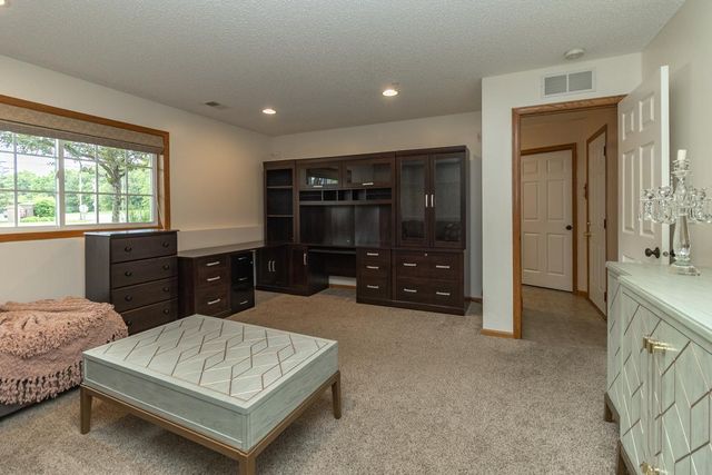 1691 Village Trail E 7, Maplewood, MN 55109