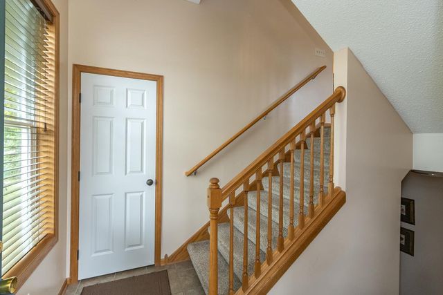 1691 Village Trail E 7, Maplewood, MN 55109