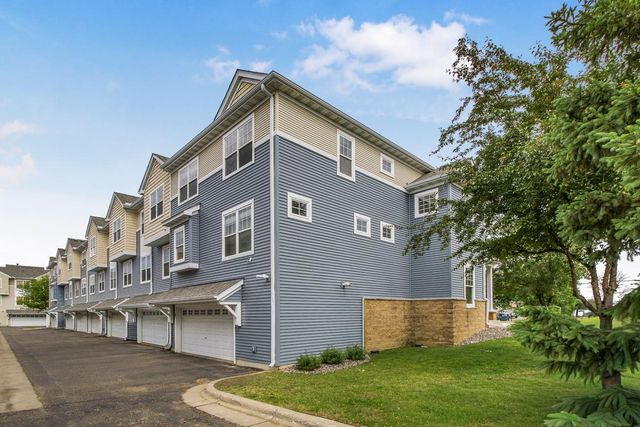 1691 Village Trail E 7, Maplewood, MN 55109
