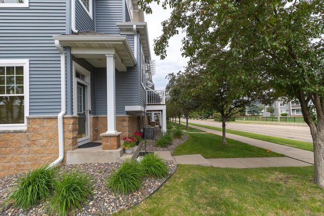 1691 Village Trail E 7, Maplewood, MN 55109