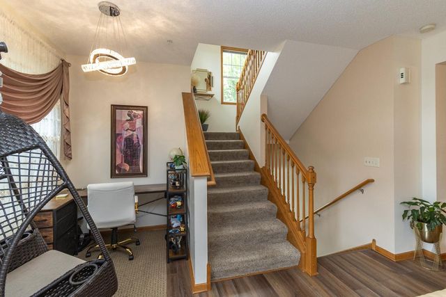 1691 Village Trail E 7, Maplewood, MN 55109