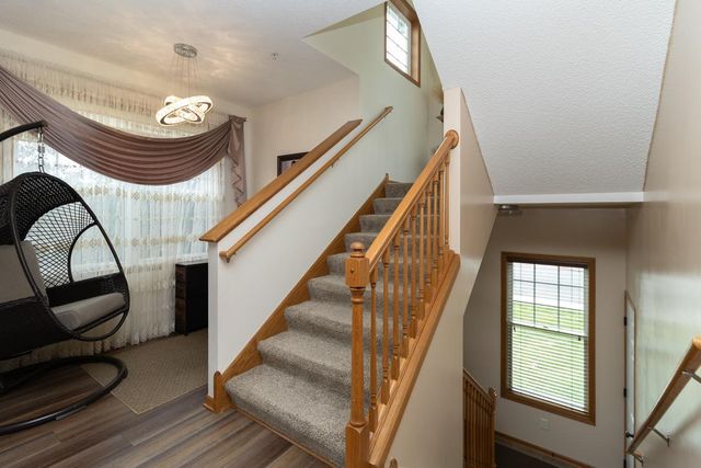 1691 Village Trail E 7, Maplewood, MN 55109
