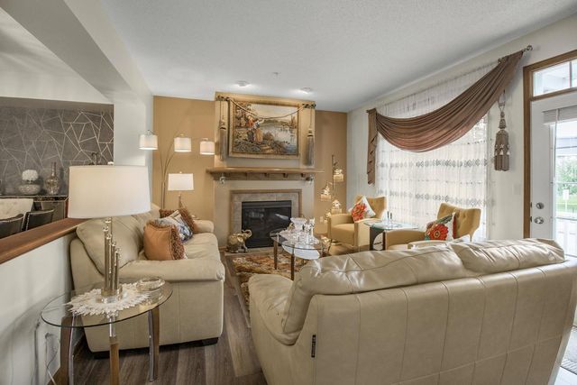 1691 Village Trail E 7, Maplewood, MN 55109