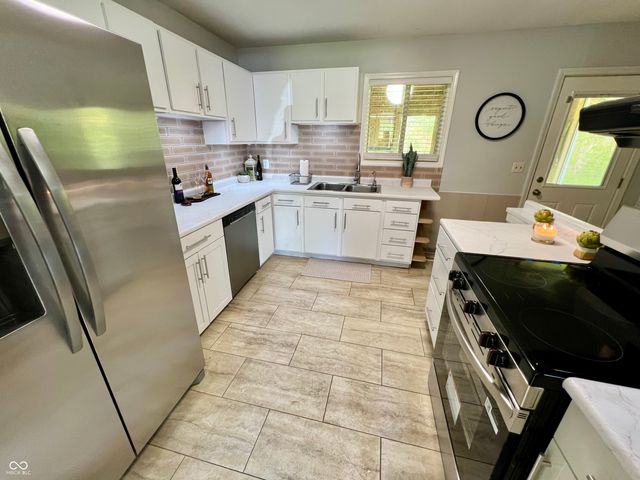 5860 Aho Drive, Avon, IN 46123