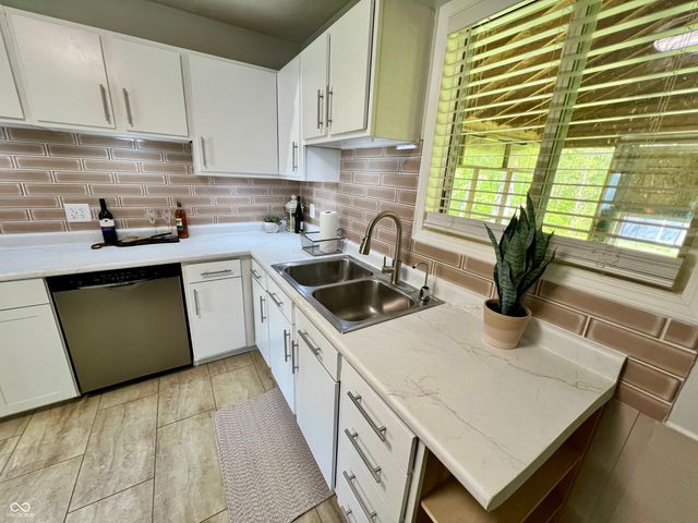 5860 Aho Drive, Avon, IN 46123