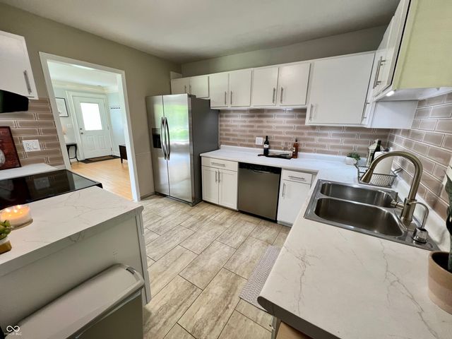 5860 Aho Drive, Avon, IN 46123