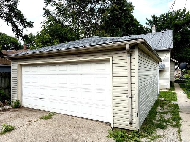 1323 S 37th STREET, Milwaukee, WI 53215