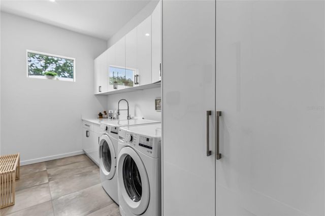 2419 HILLVIEW STREET, Sarasota, FL 34239
