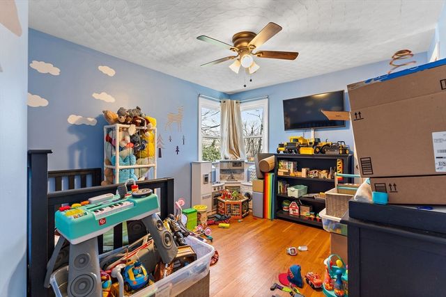 17 Vineyard St, Worcester, MA 01603