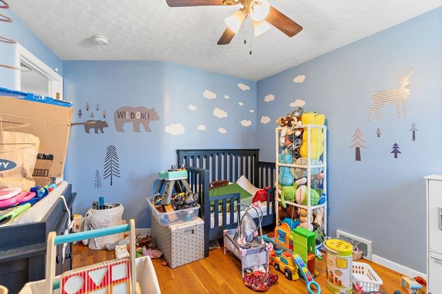 17 Vineyard St, Worcester, MA 01603