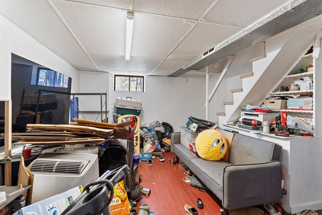 17 Vineyard St, Worcester, MA 01603