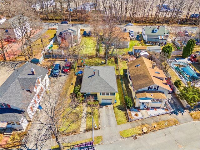 17 Vineyard St, Worcester, MA 01603