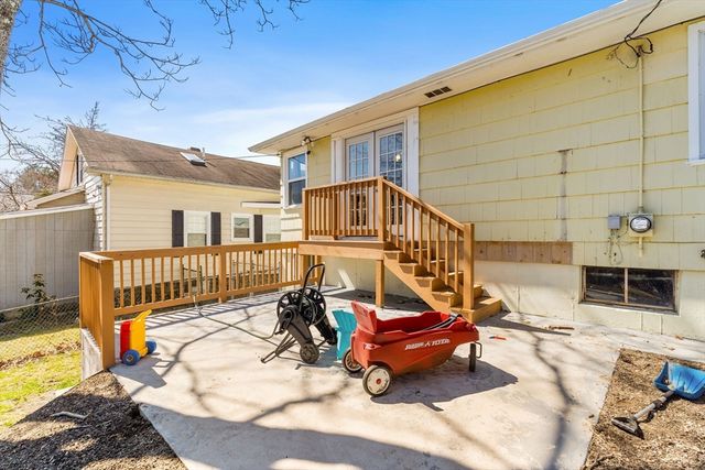 17 Vineyard St, Worcester, MA 01603