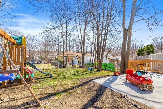 17 Vineyard St, Worcester, MA 01603