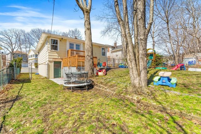 17 Vineyard St, Worcester, MA 01603