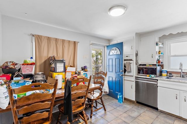 17 Vineyard St, Worcester, MA 01603