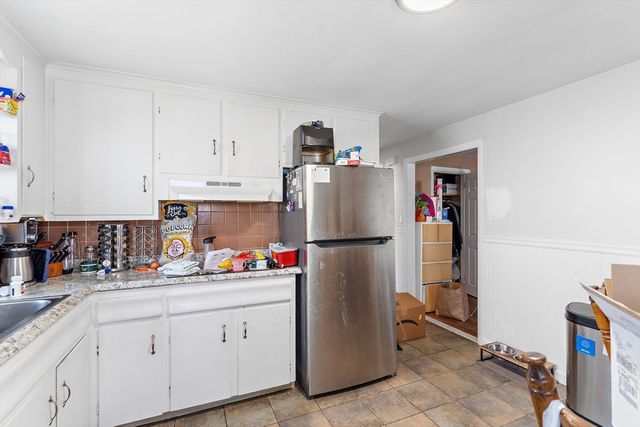 17 Vineyard St, Worcester, MA 01603