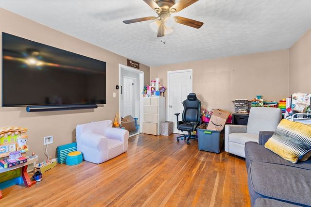 17 Vineyard St, Worcester, MA 01603