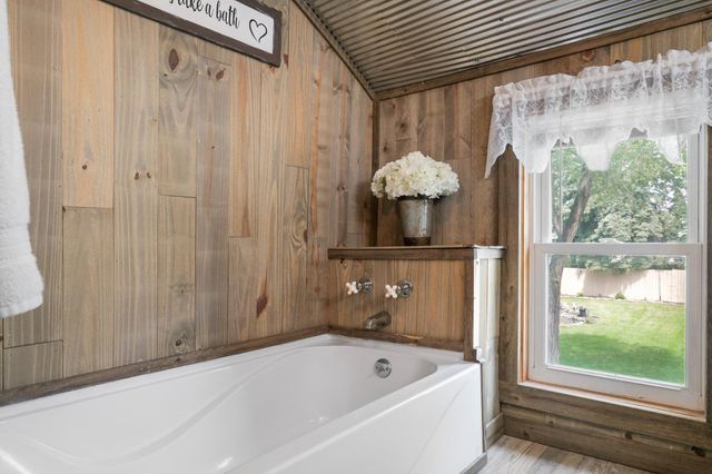 578 Tipton Avenue NW, Elk River, MN 55330