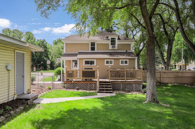 578 Tipton Avenue NW, Elk River, MN 55330