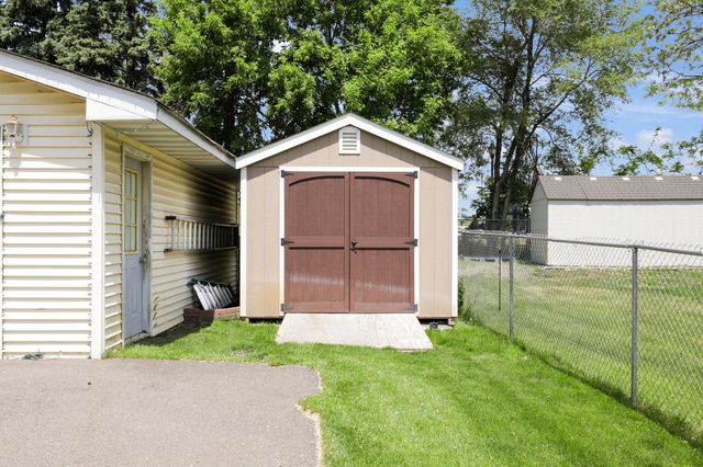 578 Tipton Avenue NW, Elk River, MN 55330