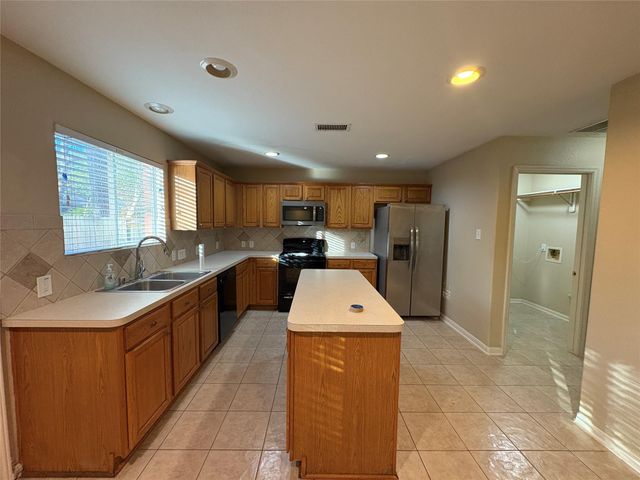 126 W Drifting Shadows Circle, Conroe, TX 77385