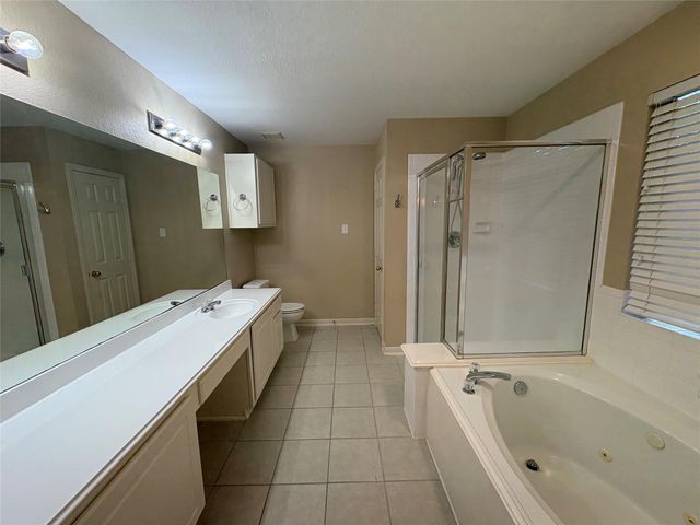 126 W Drifting Shadows Circle, Conroe, TX 77385