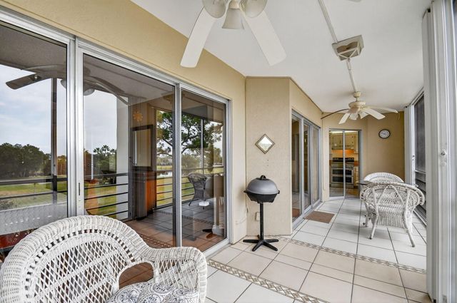 3871 Via Poinciana 404, Lake Worth, FL 33467