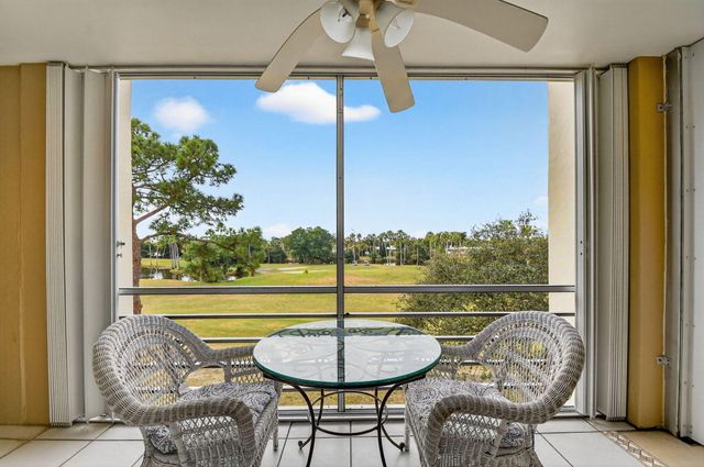 3871 Via Poinciana 404, Lake Worth, FL 33467