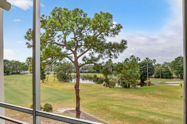 3871 Via Poinciana 404, Lake Worth, FL 33467