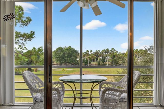 3871 Via Poinciana 404, Lake Worth, FL 33467