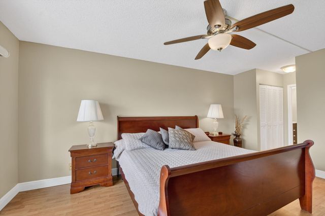 3871 Via Poinciana 404, Lake Worth, FL 33467