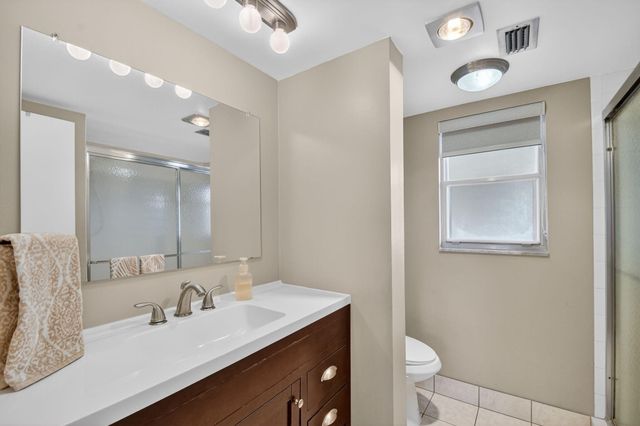 3871 Via Poinciana 404, Lake Worth, FL 33467