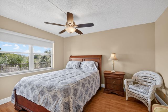 3871 Via Poinciana 404, Lake Worth, FL 33467