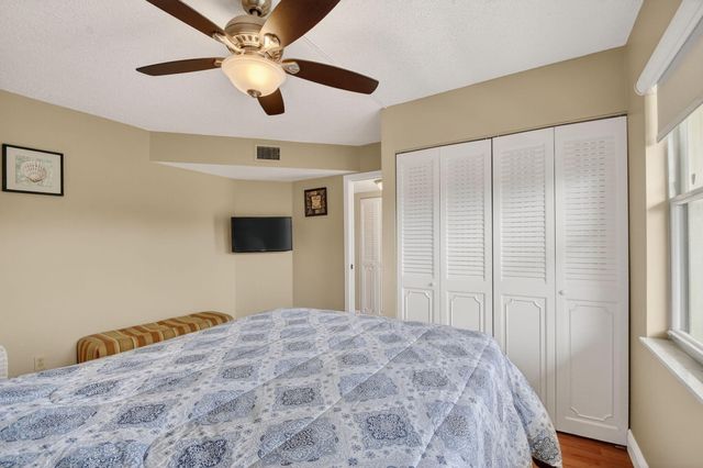 3871 Via Poinciana 404, Lake Worth, FL 33467