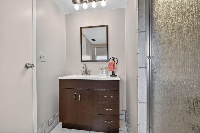 3871 Via Poinciana 404, Lake Worth, FL 33467