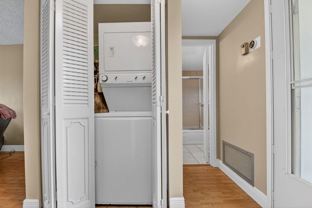 3871 Via Poinciana 404, Lake Worth, FL 33467