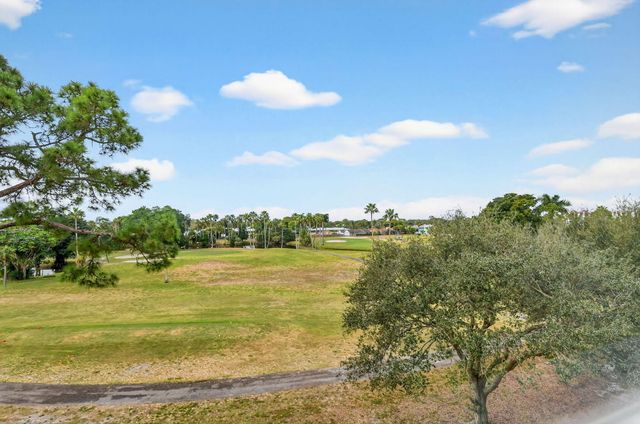 3871 Via Poinciana 404, Lake Worth, FL 33467