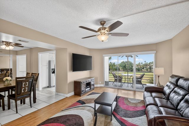 3871 Via Poinciana 404, Lake Worth, FL 33467