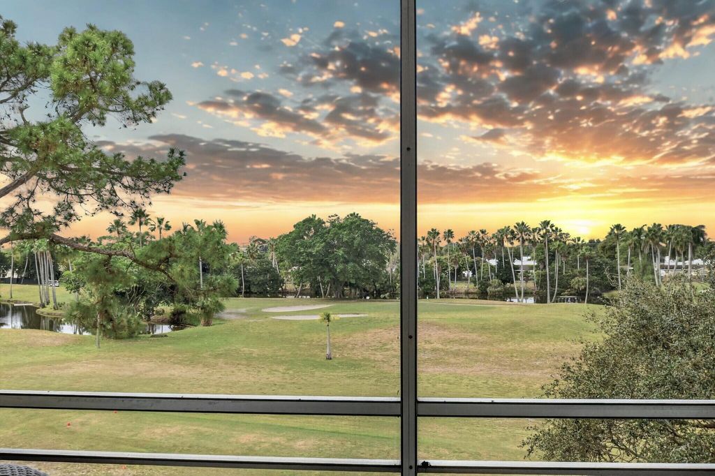 3871 Via Poinciana 404, Lake Worth, FL 33467