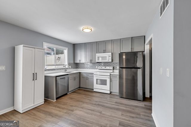 7307 Cardigan Circle, Sandy Springs, GA 30328