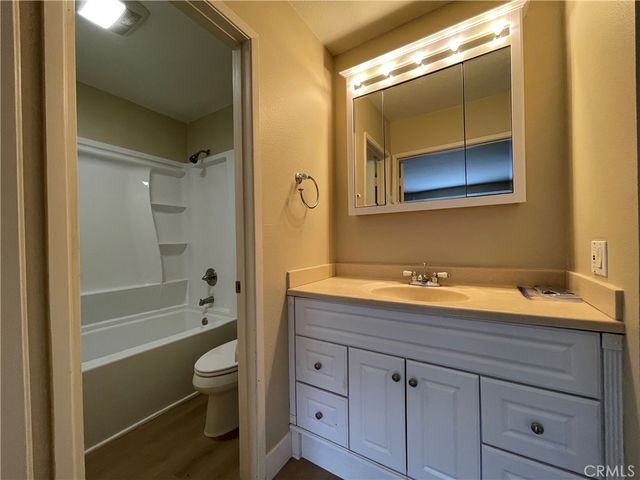 61 Streamwood, Irvine, CA 92620