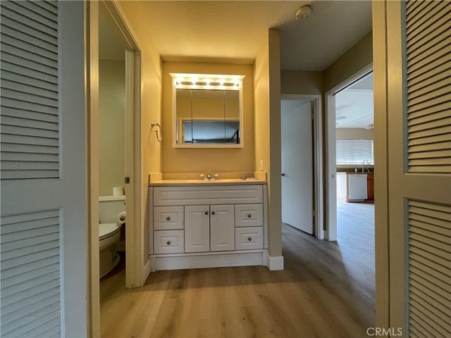 61 Streamwood, Irvine, CA 92620