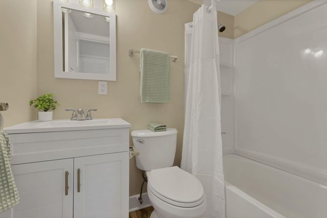 86 Wood Street, Buckeye Lake, OH 43008