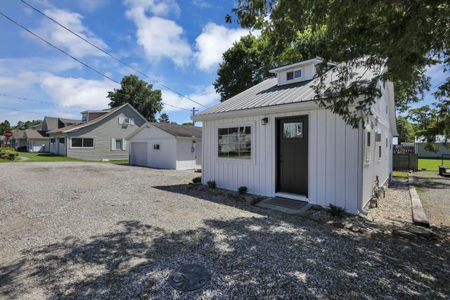 86 Wood Street, Buckeye Lake, OH 43008