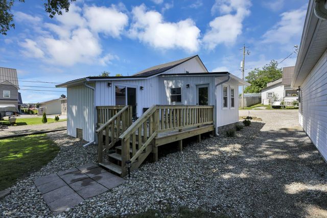 86 Wood Street, Buckeye Lake, OH 43008
