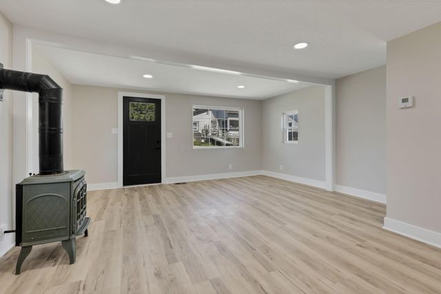 86 Wood Street, Buckeye Lake, OH 43008