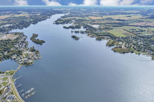 86 Wood Street, Buckeye Lake, OH 43008