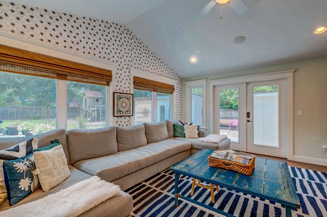 902 Mikell Drive, Charleston, SC 29412